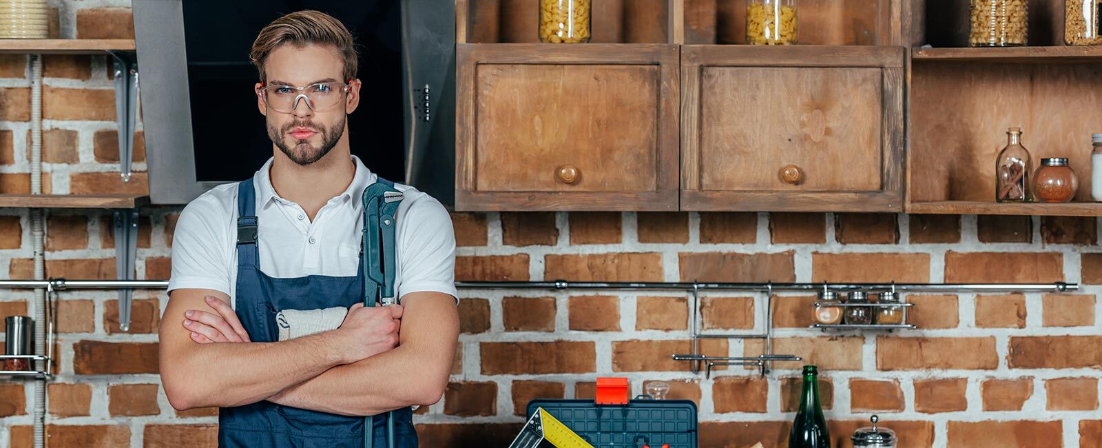 handsome-young-professional-repairman-with-tool-be-resize1a.jpg Handyman